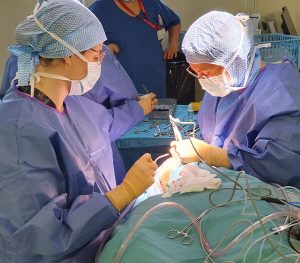 image du docteur Coudurier en plein opération