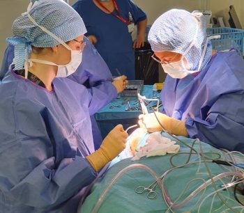 image du docteur Coudurier en plein opération